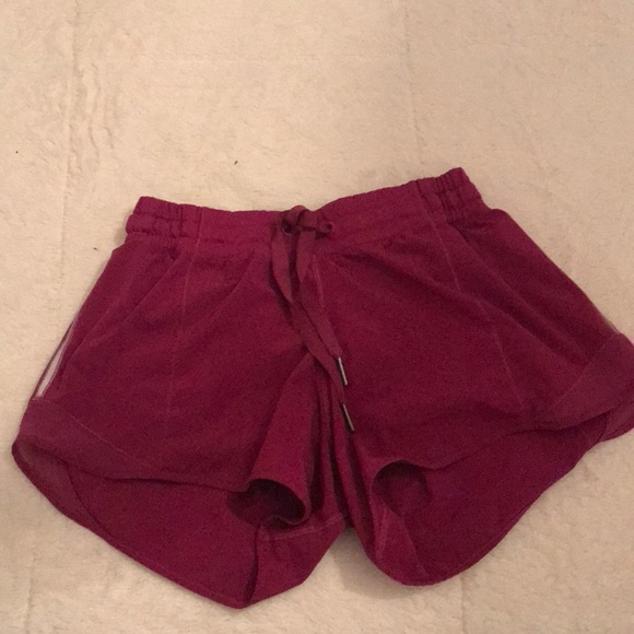 LULULEMON HOTTY HOT SHORTS SIZE 4 LONG